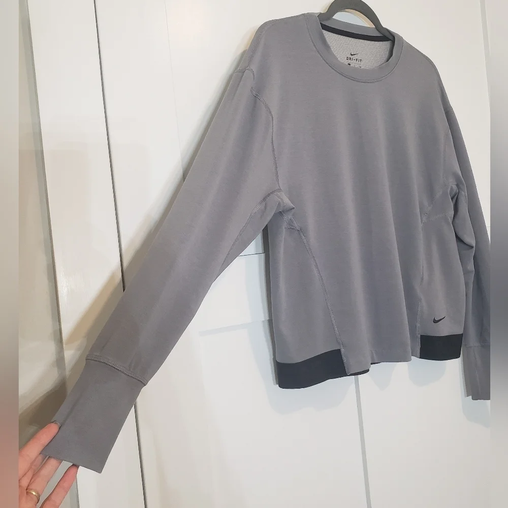 Nike Dri Fit Training Top Long Sleeve Gray Size Small JUST DO IT On Rear Waist